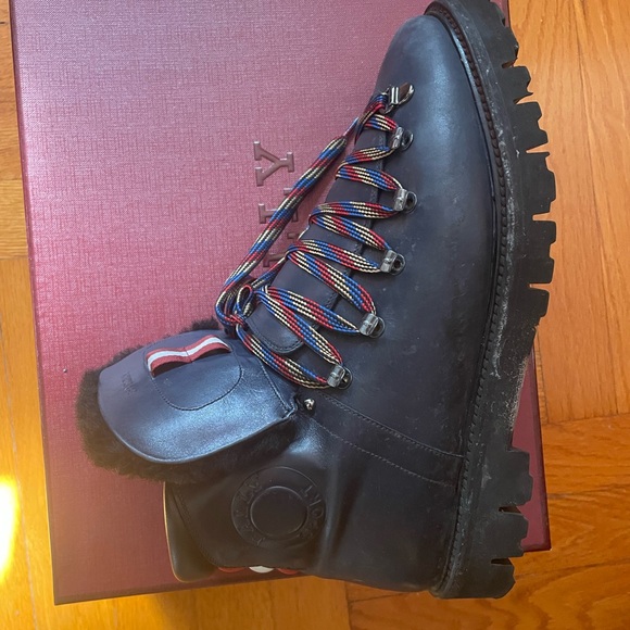 Dark Blue Bally Leather Alpine Boots with Multicolor Laces - worn twice.